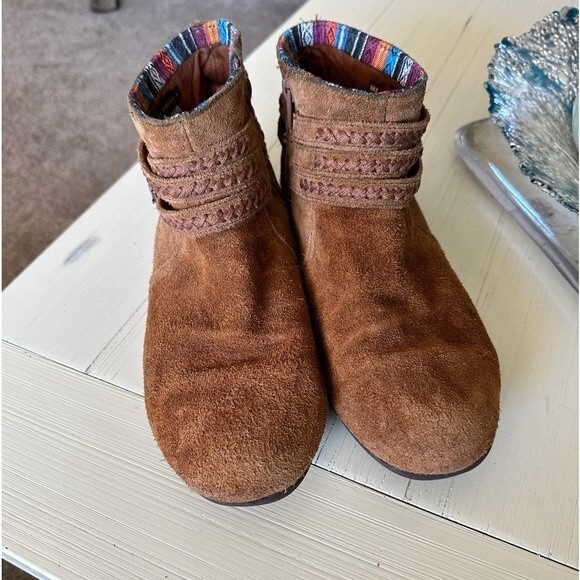 Minnetonka Women's Dixon Brown Suede Leather Boot Zip Ankle Bootie Boho Tan  10 - Picture 2 of 13